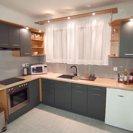 In 35176 Balatonfenyves