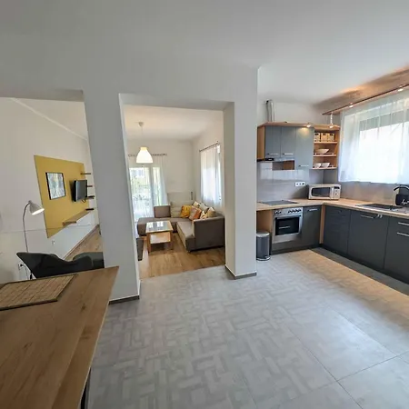 In 35176 Balatonfenyves