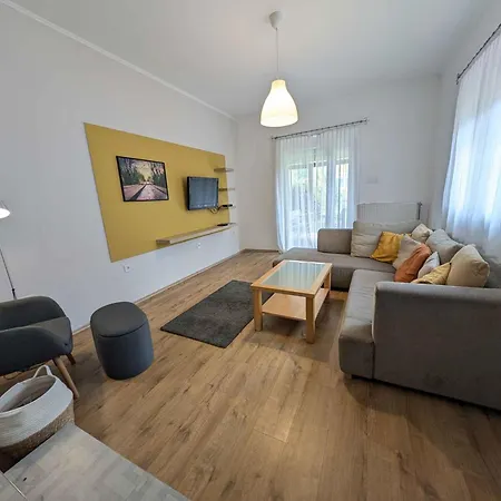 In 35176 * Balatonfenyves