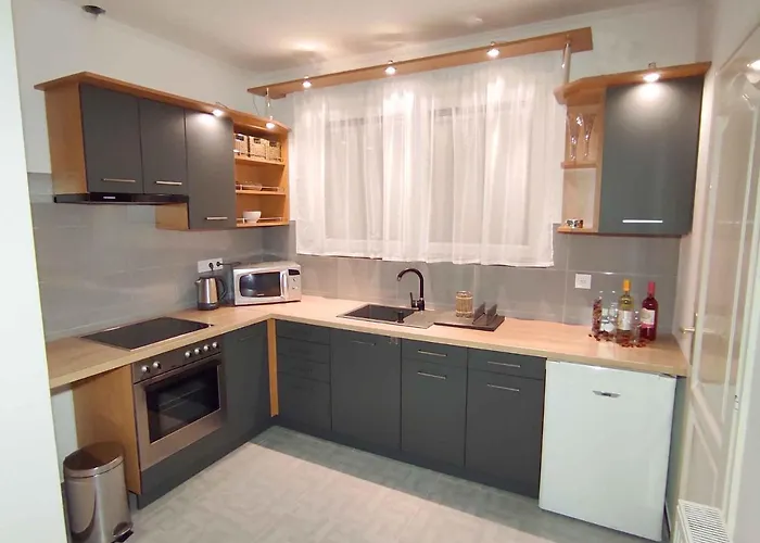 In 35176 Balatonfenyves