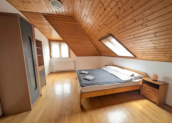 Hébergement de vacances In 35176 *