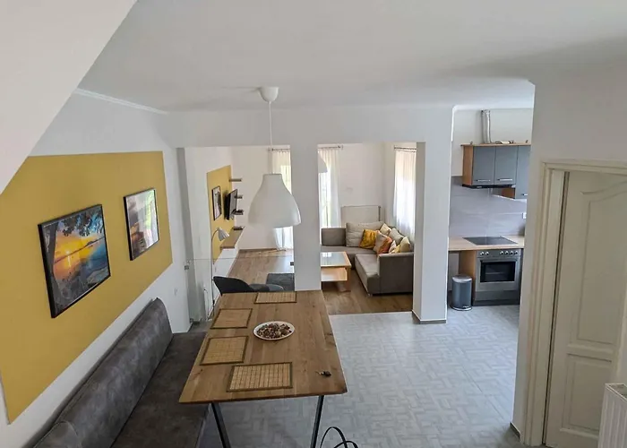 In 35176 Balatonfenyves