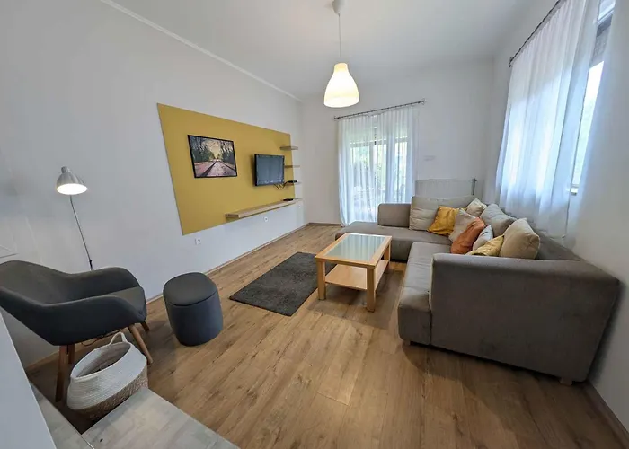 In 35176 * Balatonfenyves